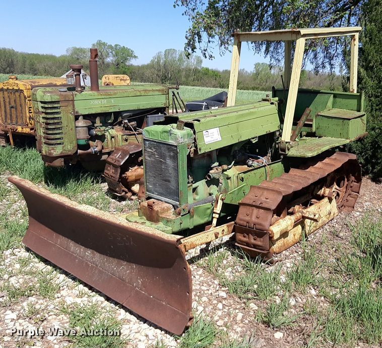 1952 John Deere MC tractor - DQ7011