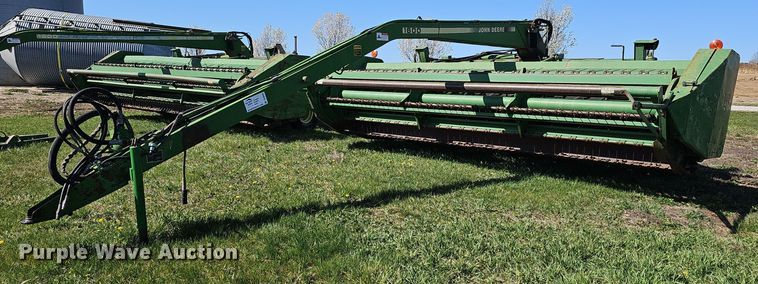 1993 John Deere 1600 swather / windrower - DQ8699