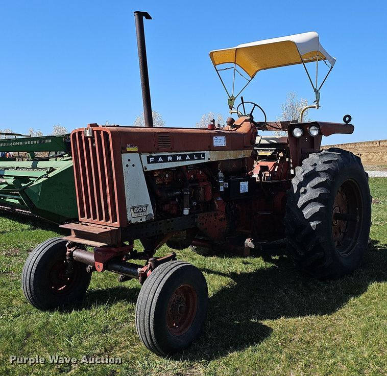 Farmall F 806D tractor - DQ8700