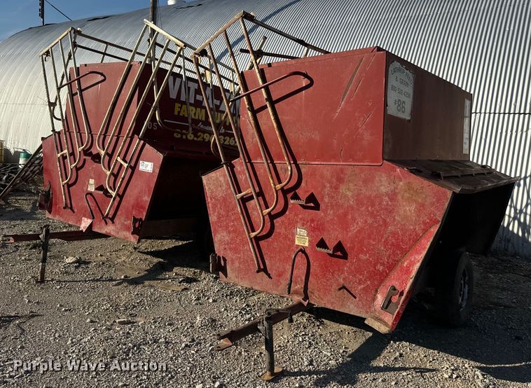 (2) Feed Train Gray Fox 145 creep feeders - DR7926