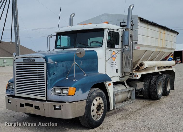 1999 Freightliner  FLD feed delivery truck - DR7935