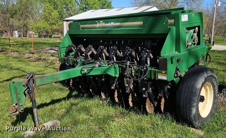 Great Plains 1005NG no-till grain drill - DR8585
