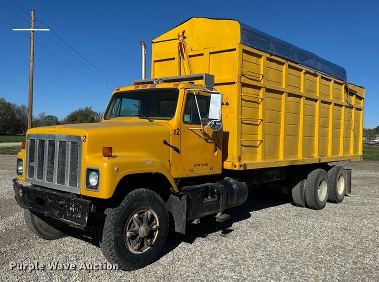 1978 International  grain truck - EH5457