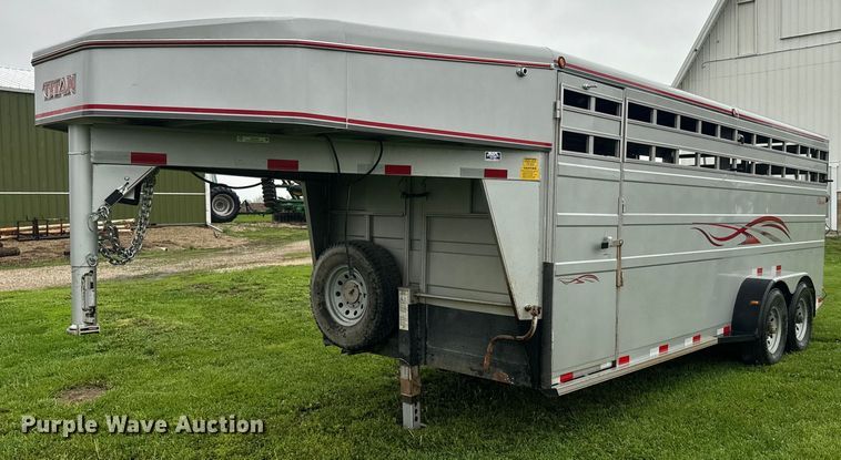 2008 Titan 1R8411 livestock trailer - EH5483