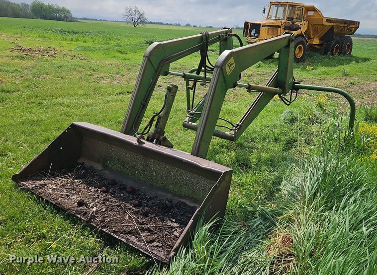 John Deere E0048 loader - EI3732