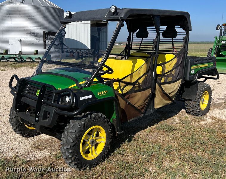 2015 John Deere Gator 825E utility vehicle - LU9836