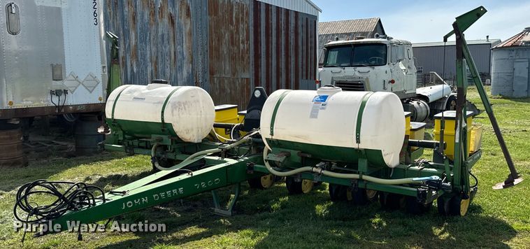 John Deere 7200 planter - ND9197