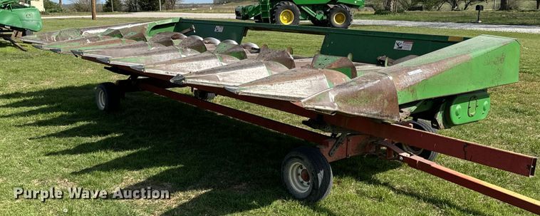 John Deere 843 corn head - ND9200