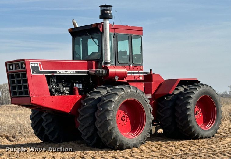1980 International  4586 tractor - NH9088