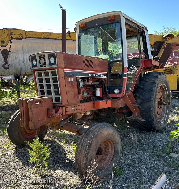 International Harvester   1086 tractor - OM9486