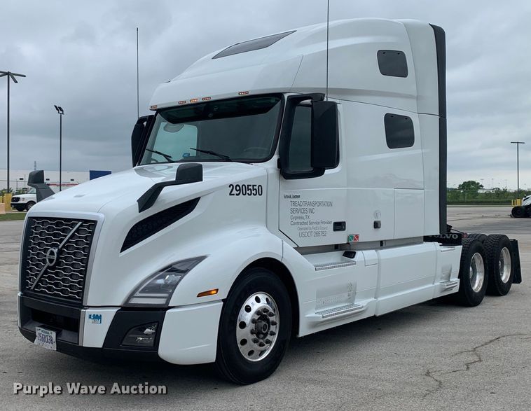 2020 Volvo VNL semi truck - DM7803