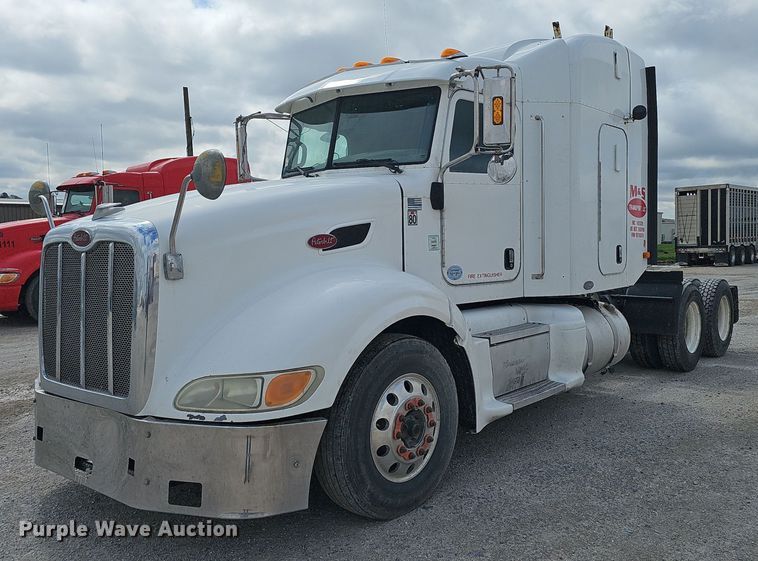 2009 Peterbilt 386 semi truck - DP0837