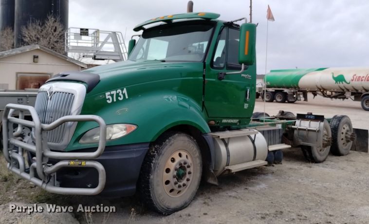 2009 International Prostar semi truck - DQ6059