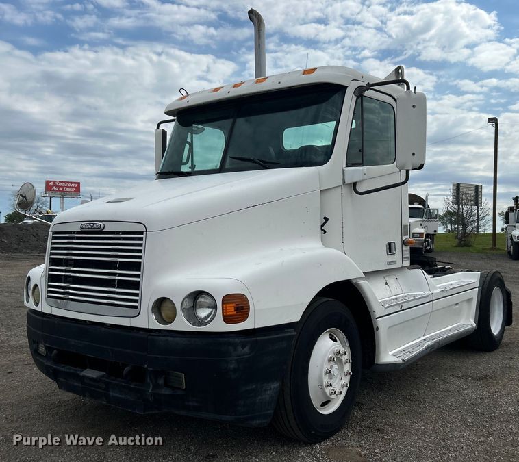 2002 Freightliner  Century Class semi truck - EG1445