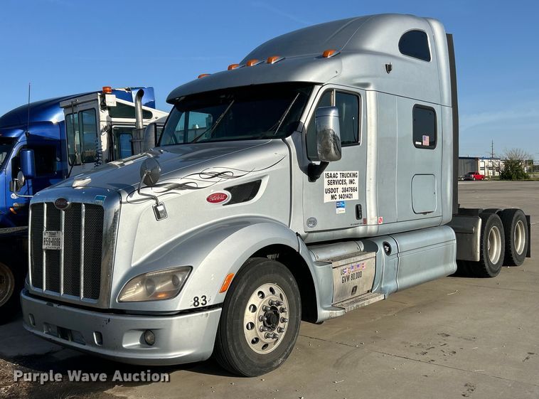 2016 Peterbilt 587 semi truck - EK4459