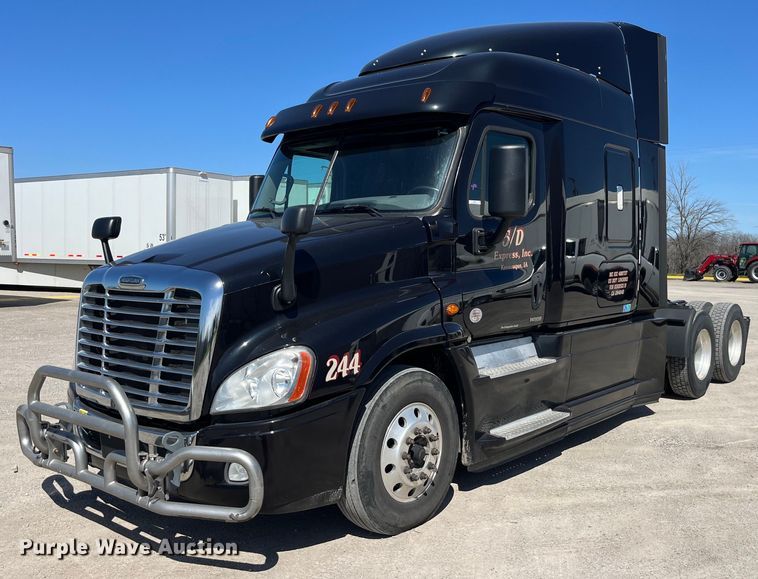 2019 Freightliner  Cascadia 125 semi truck - LD9406