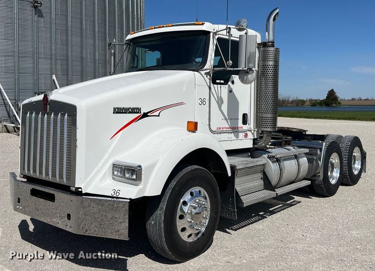 2007 Kenworth T800 semi truck - LD9417