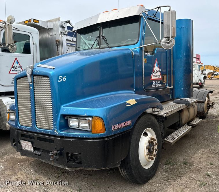 1997 Kenworth  T400 semi truck - NH9125