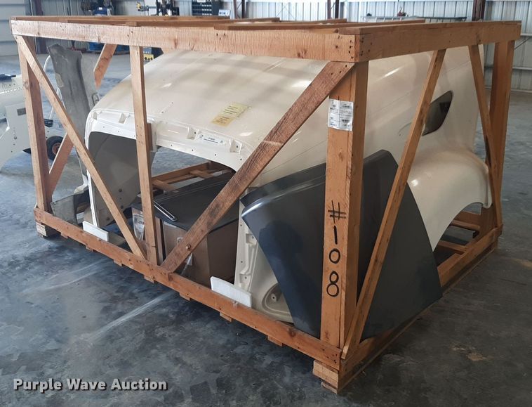 Peterbilt 387 hood - NV9095