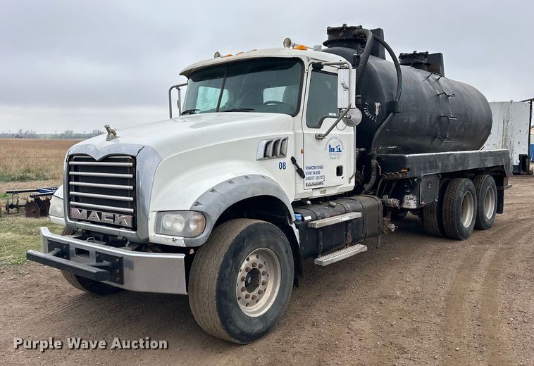 2012 Mack GU713 Granite vacuum truck - OE9078