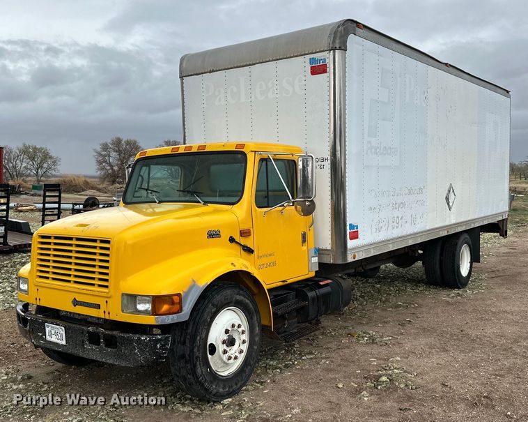 1998 International  4900 box truck - OE9101