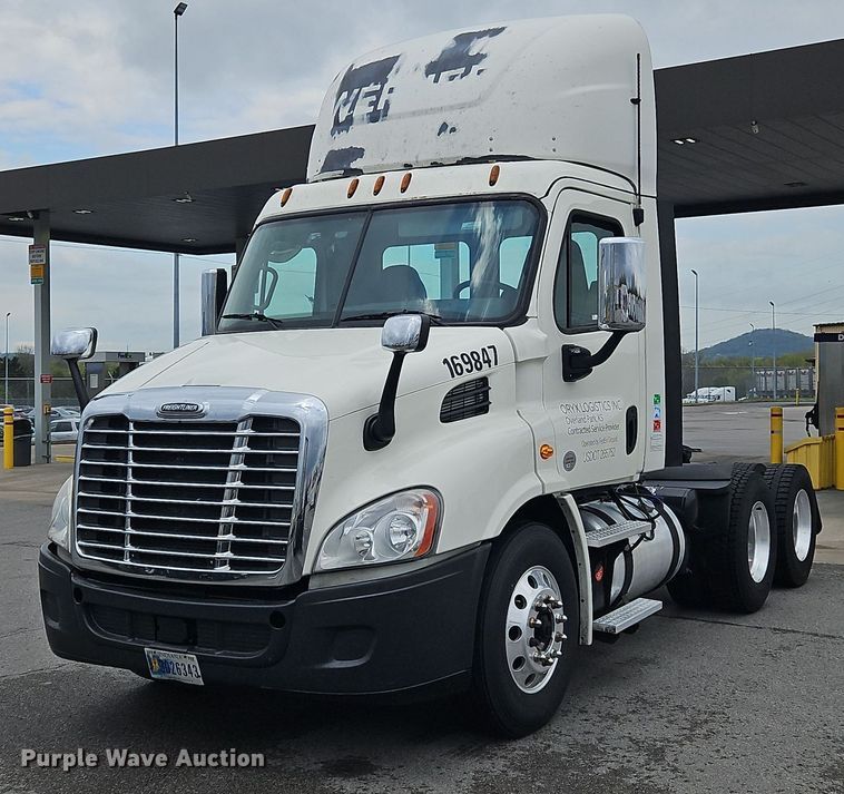 2017 Freightliner  Cascadia 113 semi truck - OK9859