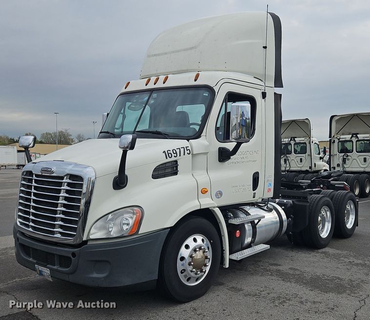2017 Freightliner  Cascadia 113 semi truck - OK9861