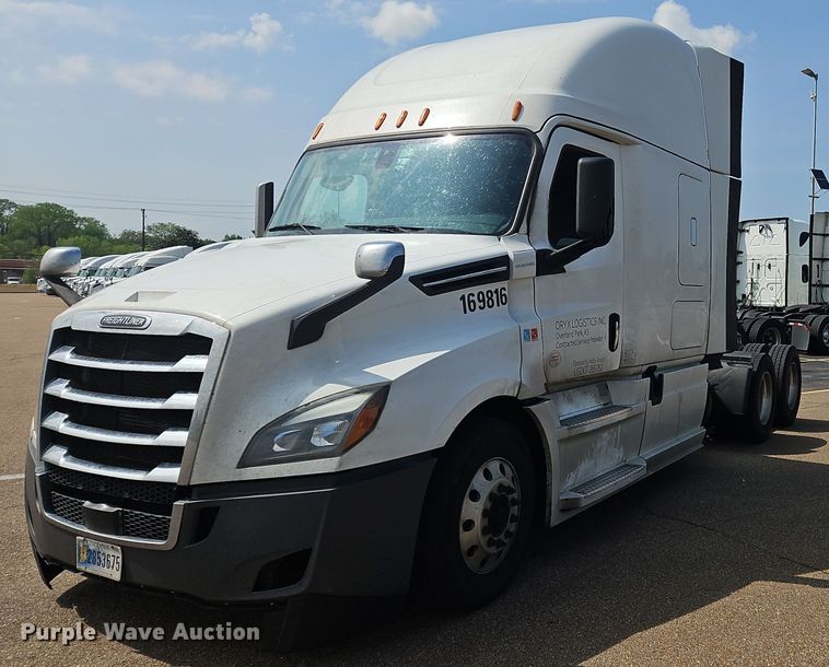 2018 Freightliner  Cascadia  semi truck - OK9865