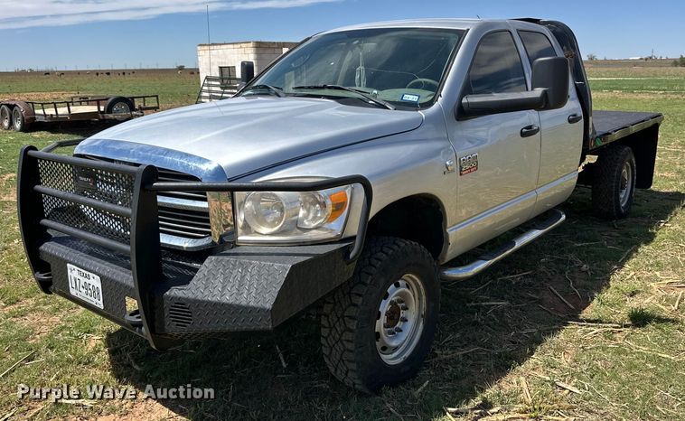 2009 Dodge Ram 2500 Quad Cab flatbed pickup truck - DG4370