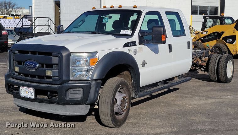 2012 Ford F550 Super Duty XL Crew Cab truck cab and chassis - DK4186
