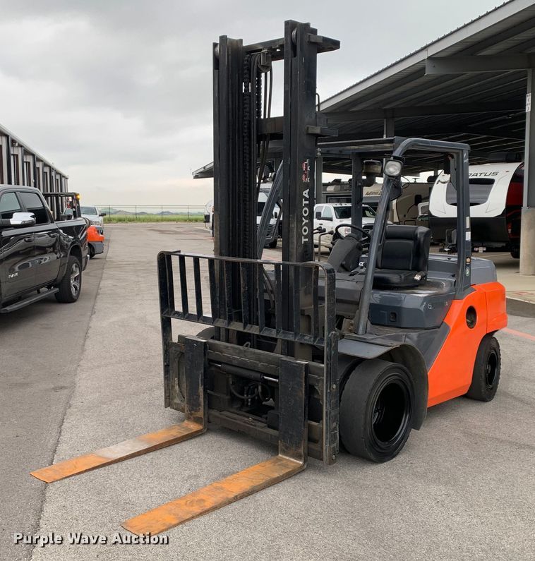 Toyota 8FD35U forklift - DM7844