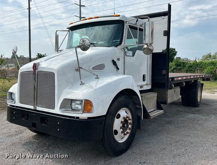 2008 Kenworth T300 dump flatbed truck - DO6454