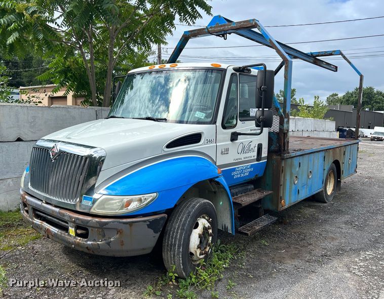 2007 International 4300 flatbed truck - DQ0900