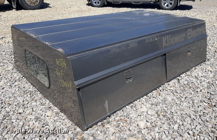 Reading pickup truck topper - DQ7005