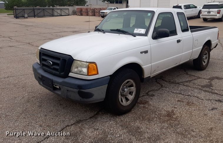 2004 Ford  Ranger SuperCab pickup truck - DQ7025