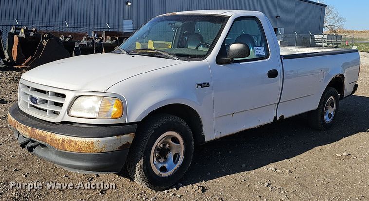 1999 Ford F150 pickup truck - DQ8702