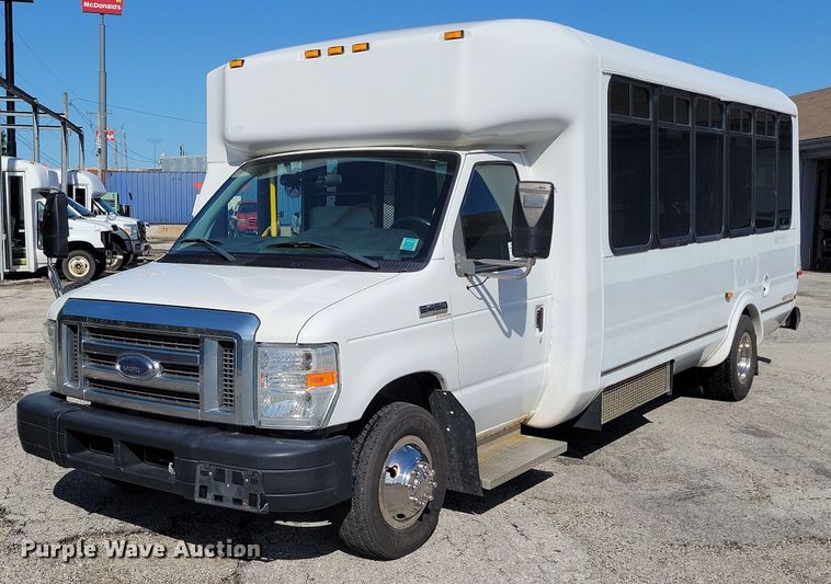 2010 Eldorado Aerotech Ford 240 shuttle bus - DR8033