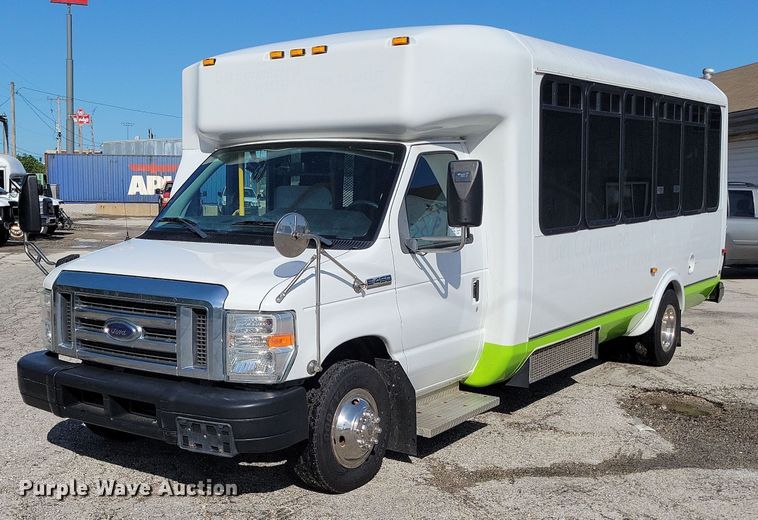 2011 Eldorado Aerotech Ford 240 shuttle bus - DR8034