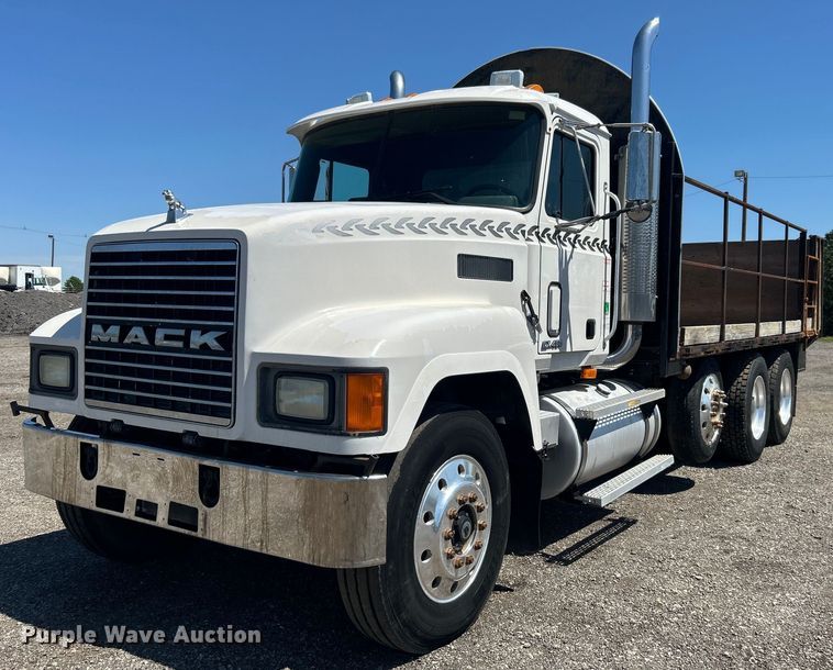 2000 Mack CH613 flatbed truck - EG1447