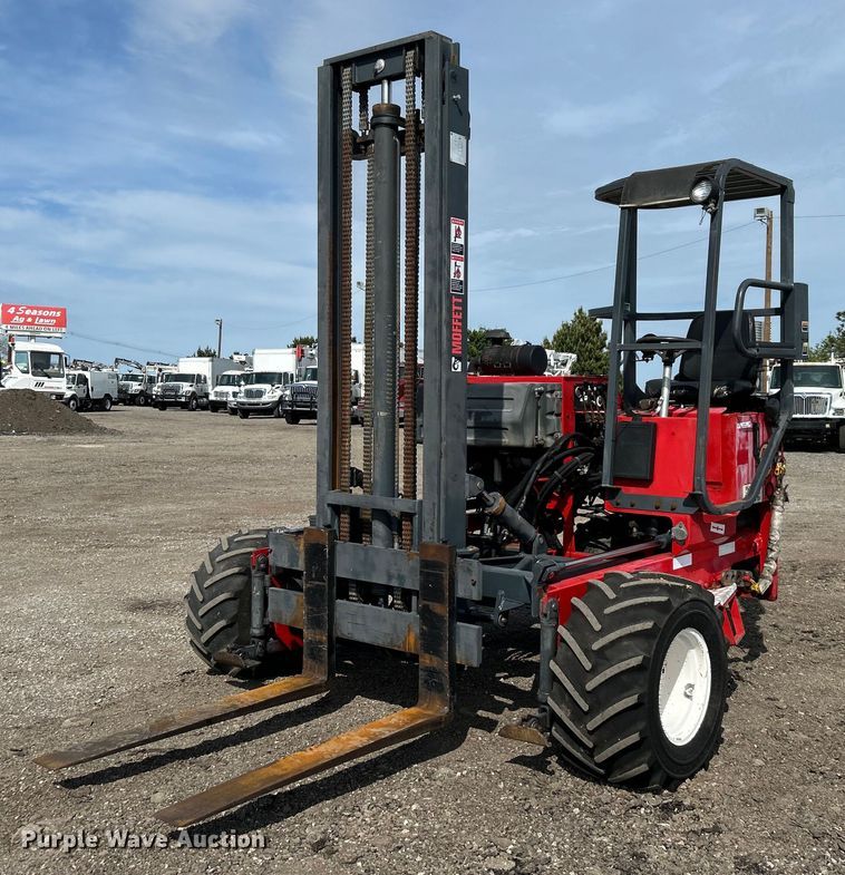 2001 Moffett M5500 forklift - EG1497
