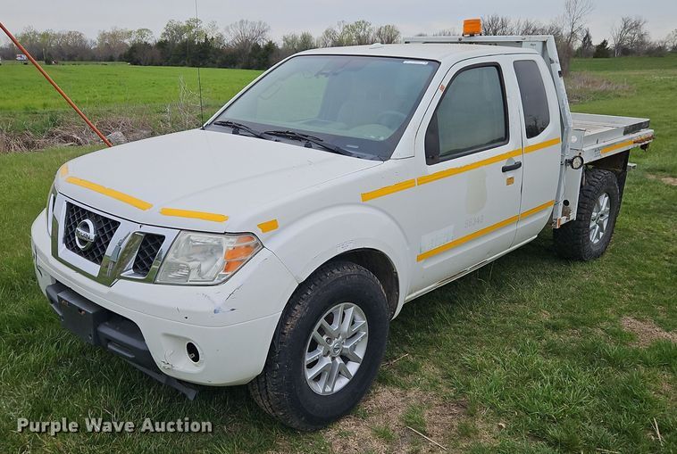 2015 Nissan Frontier  flatbed pickup truck - EI3719
