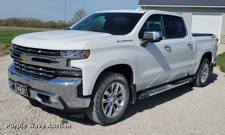 2020 Chevrolet Silverado 1500 Crew Cab pickup truck - LC9508