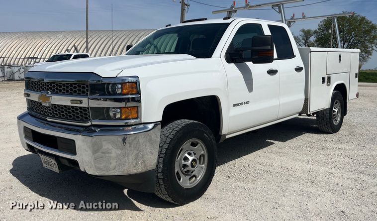 2019 Chevrolet Silverado 2500HD Double Cab utility bed pickup truck - LD9460