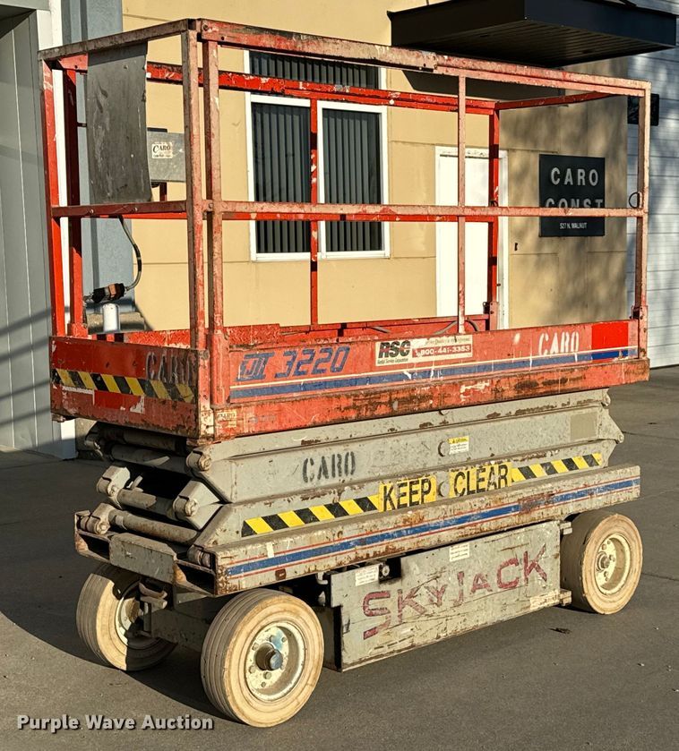 1997 SkyJack SJ3220 scissor lift - NH9011