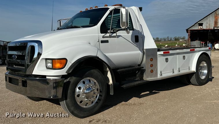 2004 Ford F750 Super Duty flatbed truck - NH9190