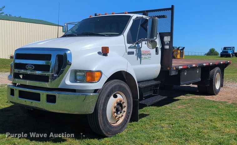2006 Ford F650 Super Duty flatbed truck - NZ9683