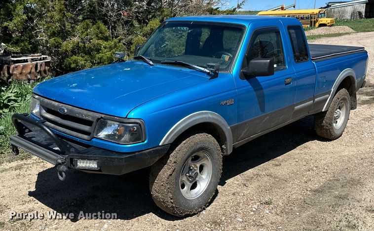 1993 Ford Ranger XLT SuperCab pickup truck - OE9160