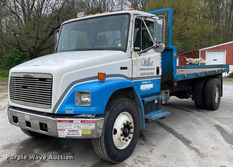 2001 Freightliner  FL70 flatbed truck - OG9903