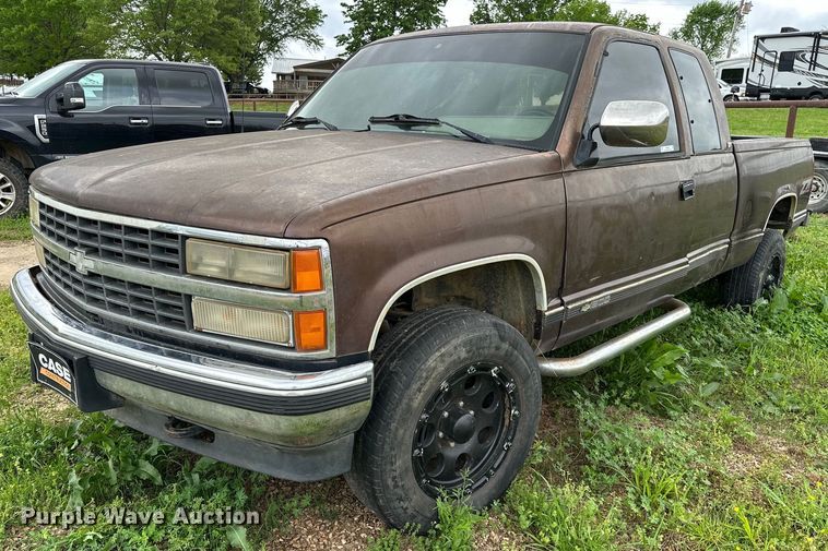 1993 Chevrolet  K1500 pickup truck - OM9492