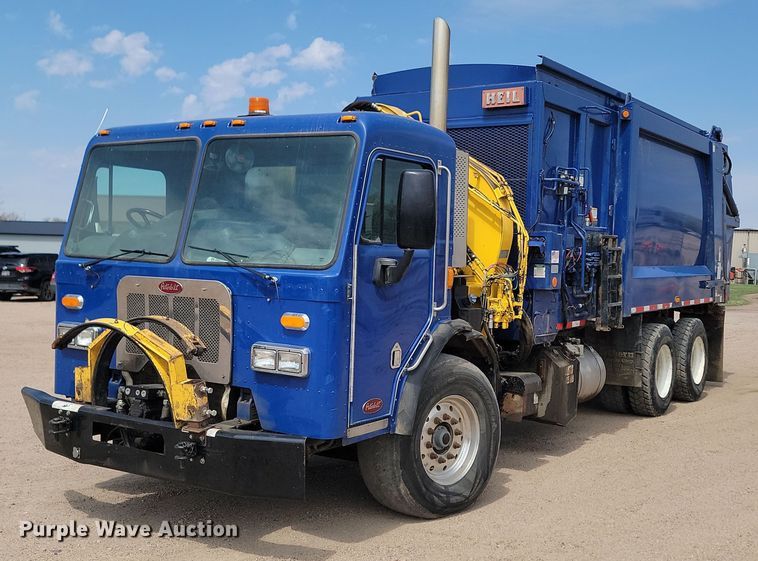 2013 Peterbilt  320 refuse truck - DP3571